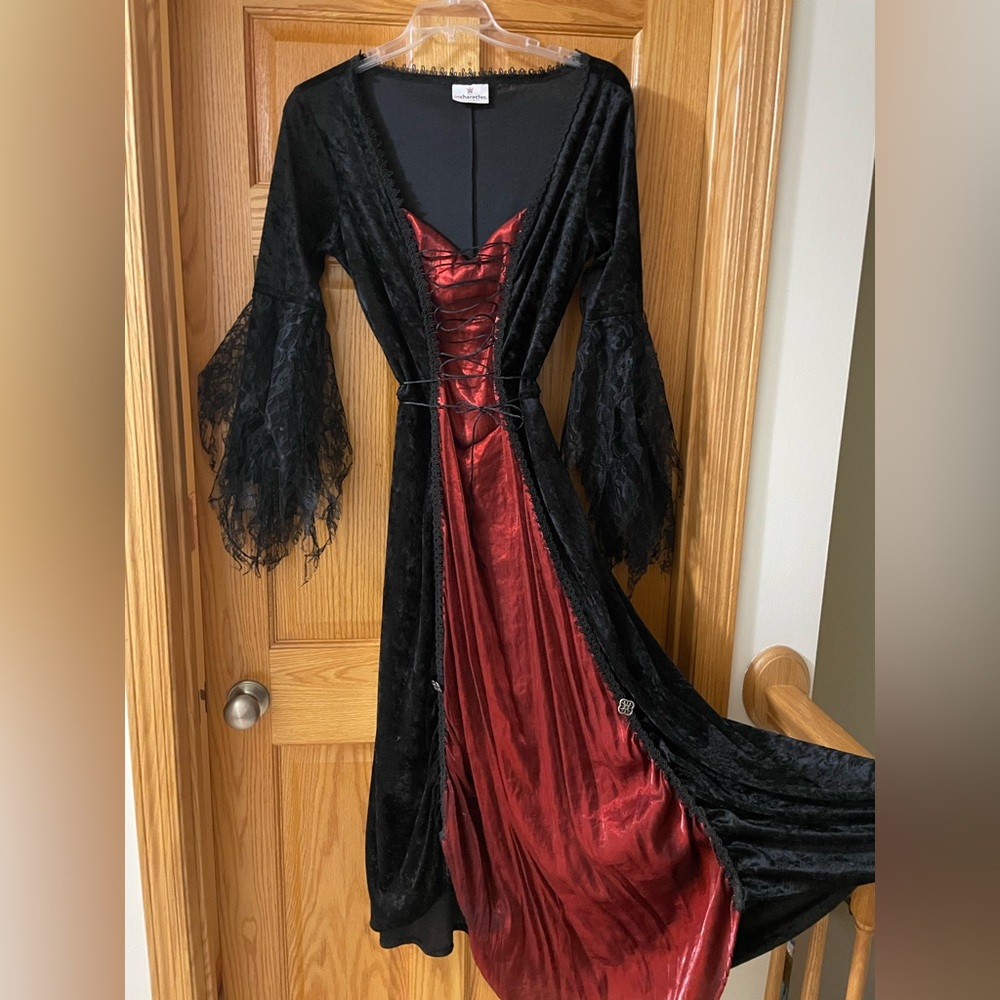 Incharacter gothic vampire costume gown